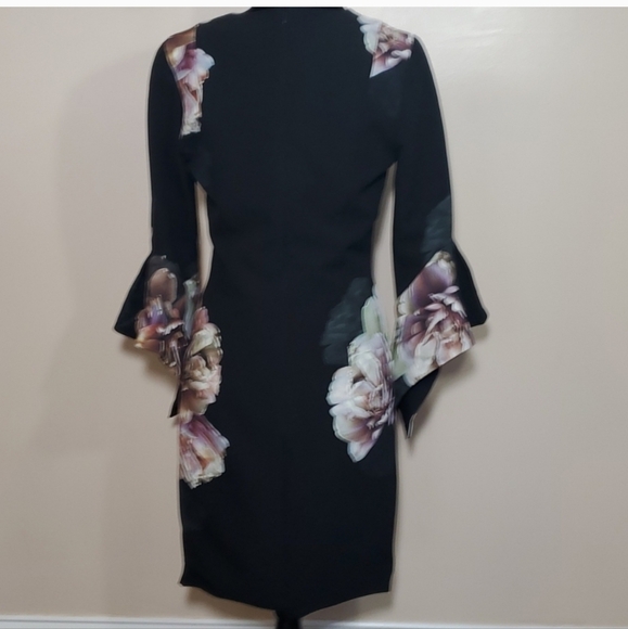 Black Halo Lorie Bell Sleeve Dress - Picture 5 of 8